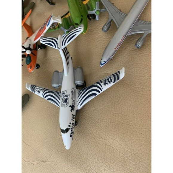 Bundle of 21  DieCast Airplane Helicopter Jet Planes Military Aircraft - Picture 11 of 11